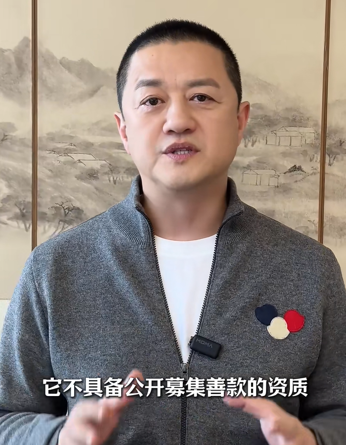 星空体育官方网站-李亚鹏接不住泼天流量,首场直播卖茶叶和紫砂壶,快急死网友了